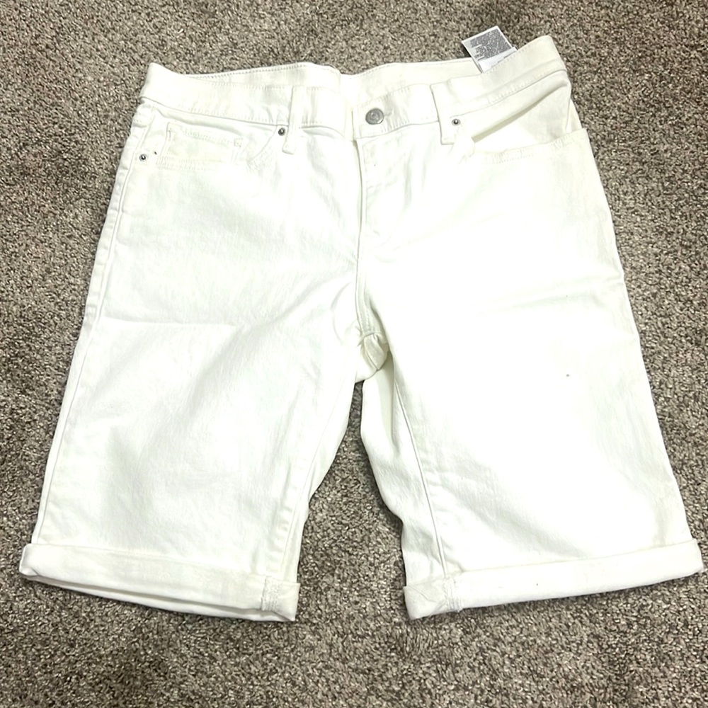 Levi Strauss & Co size 31 White Bermuda Shorts